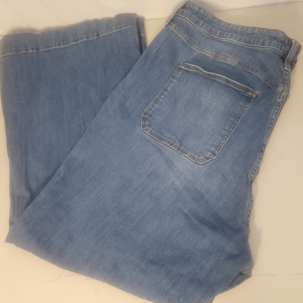 Ava  Viv High Rise Flare Jeans Size 24 Plus Host Pick - Picture 2 of 6